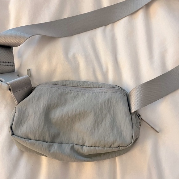 lululemon athletica Gray Belt/Crossbody 1L - Picture 2 of 4